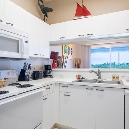 Sandy Pointe 210